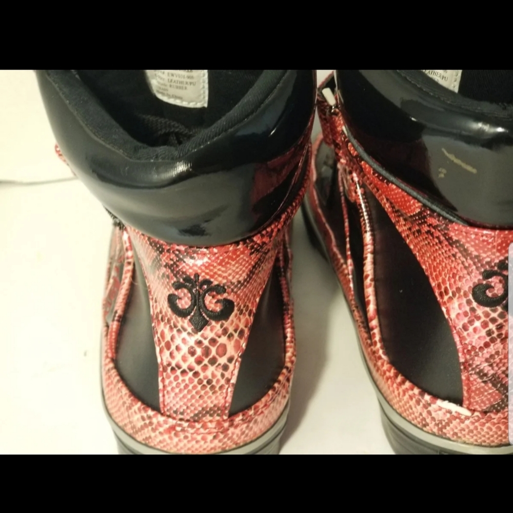 Dereon  Sneakers Size 7...These shoes have a few s - Picture 7 of 12